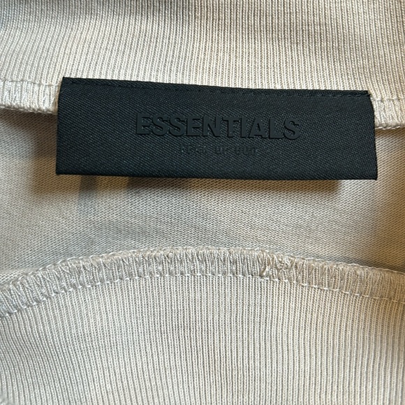 Essentials fear of god t shirt size large - Picture 6 of 8